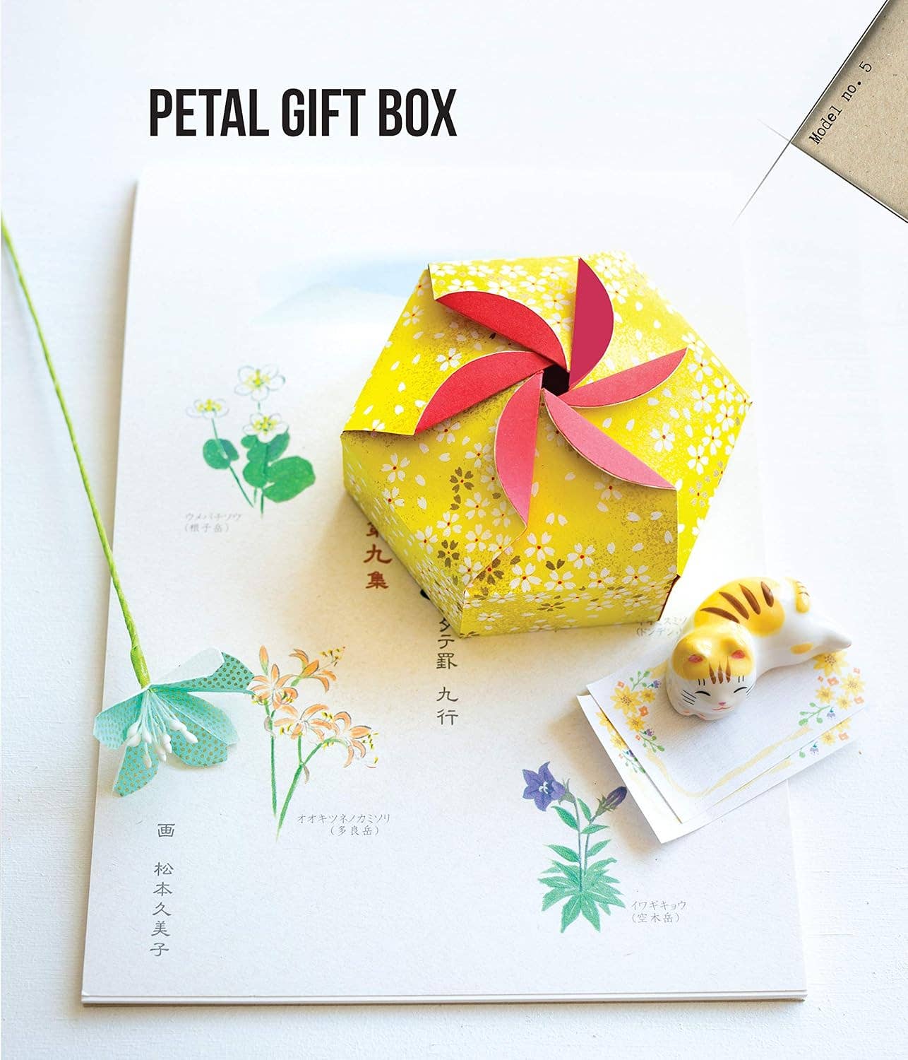 Beginner's Guide to Kirigami - 24 Skill-Building Projects