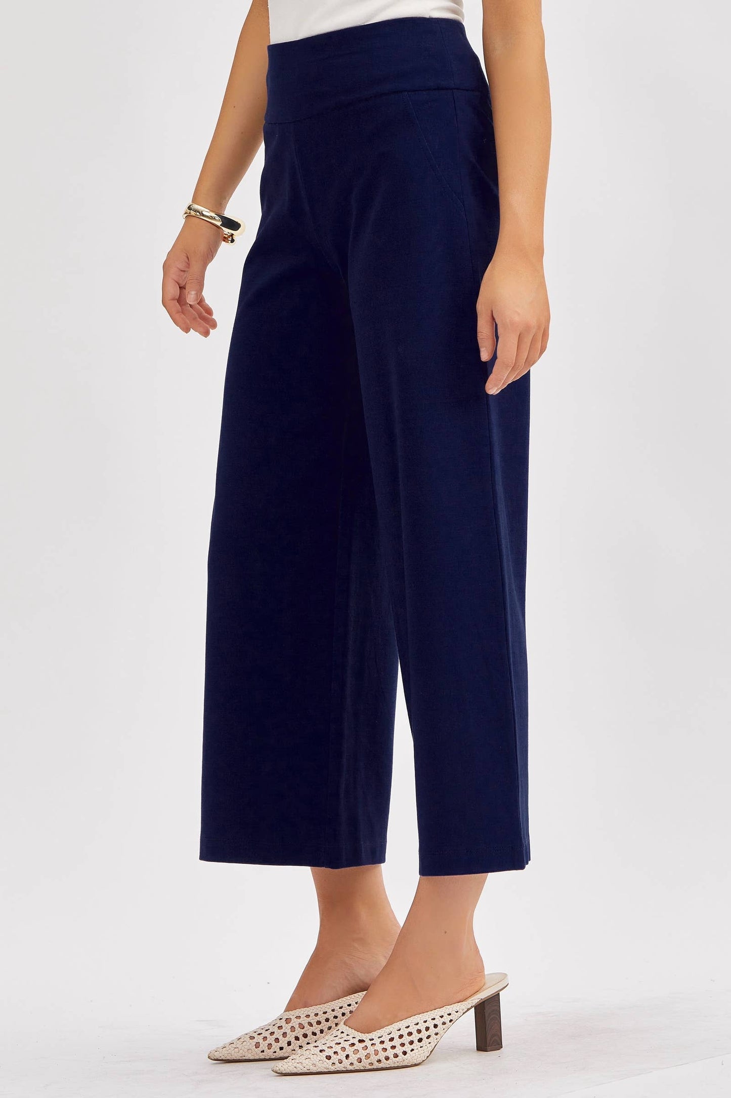 Magic Wide Cropped Pants: Black / L