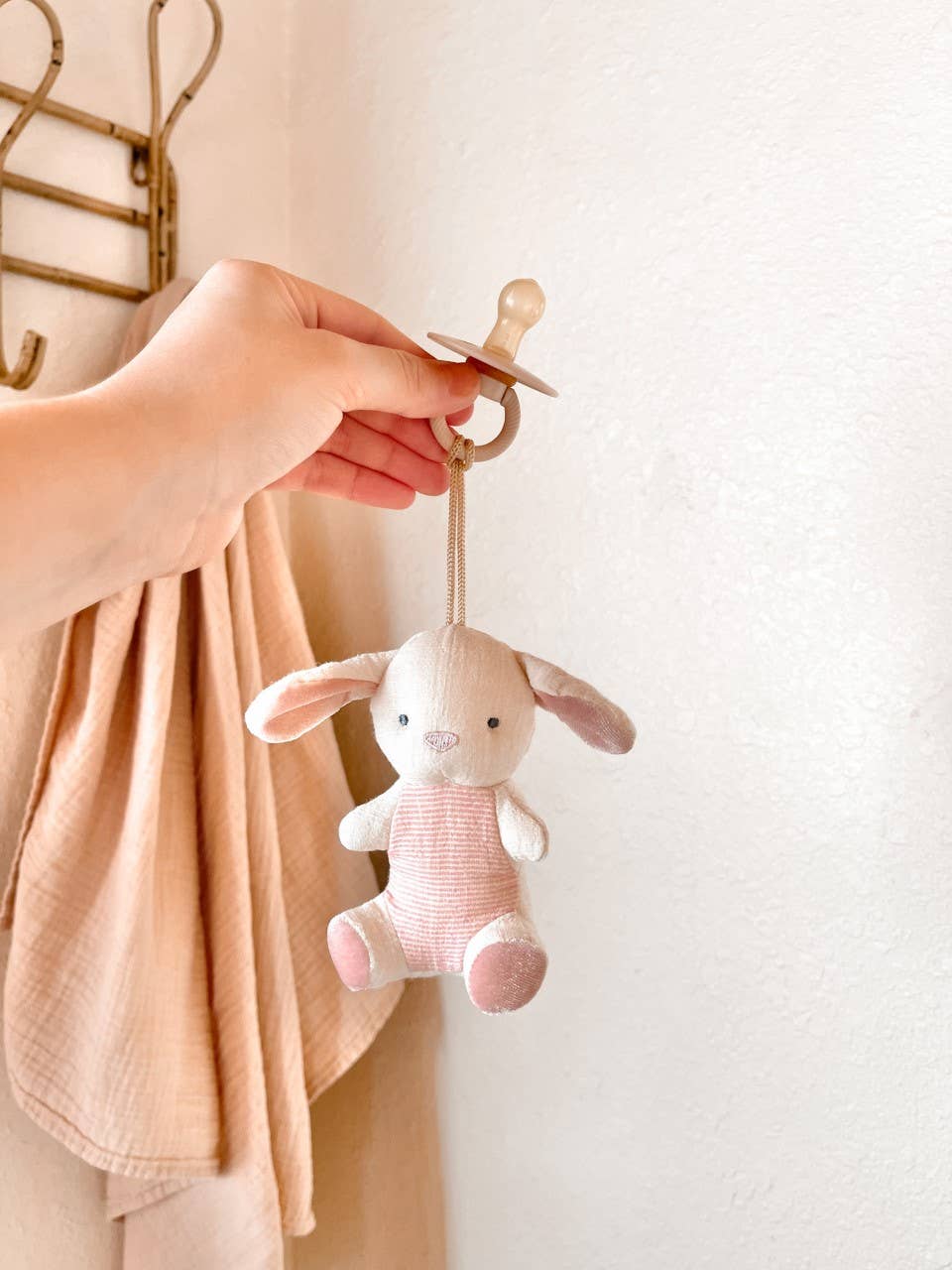 *NEW* Bitzy Pal Natural Rubber Pacifier & Stuffed Animal: Cow