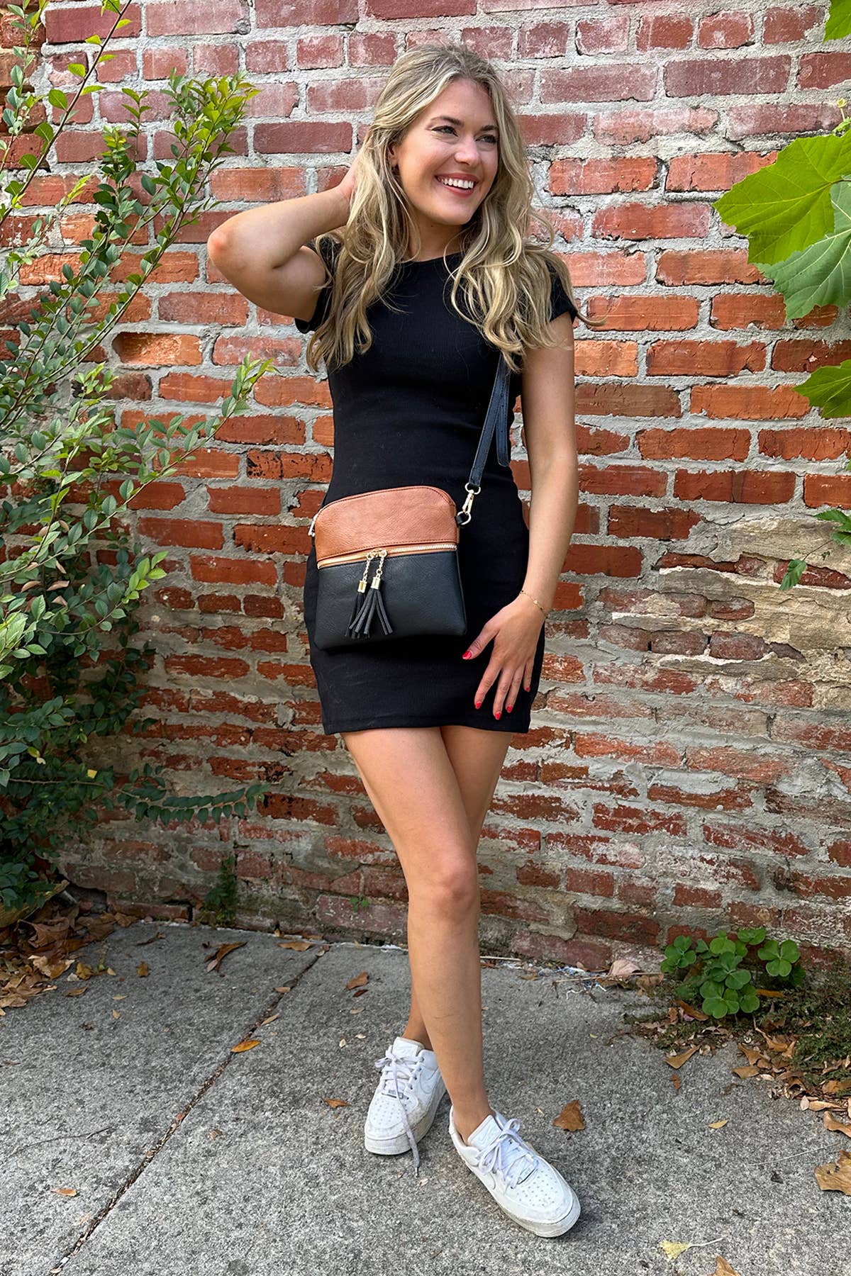 Tara Double Zip Crossbody/Wristlet: Cow-Brown