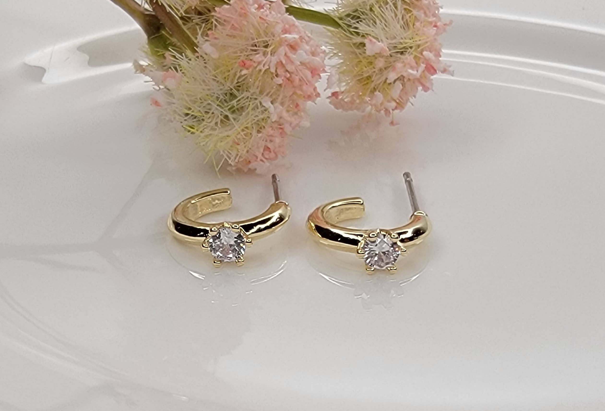 WEDDING RING STYLE MINI HOOP.
