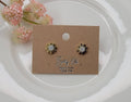 GOLD DAISY STUD EARRING.