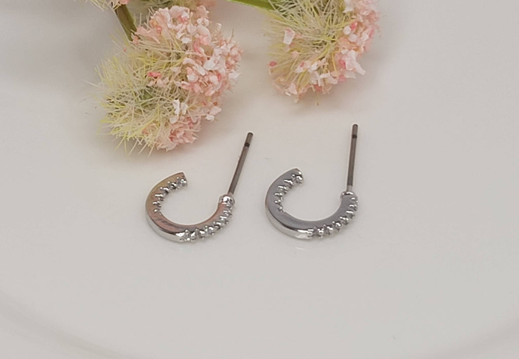 MINI HOOP TARNISH FREE EARRINGS.: GOLD
