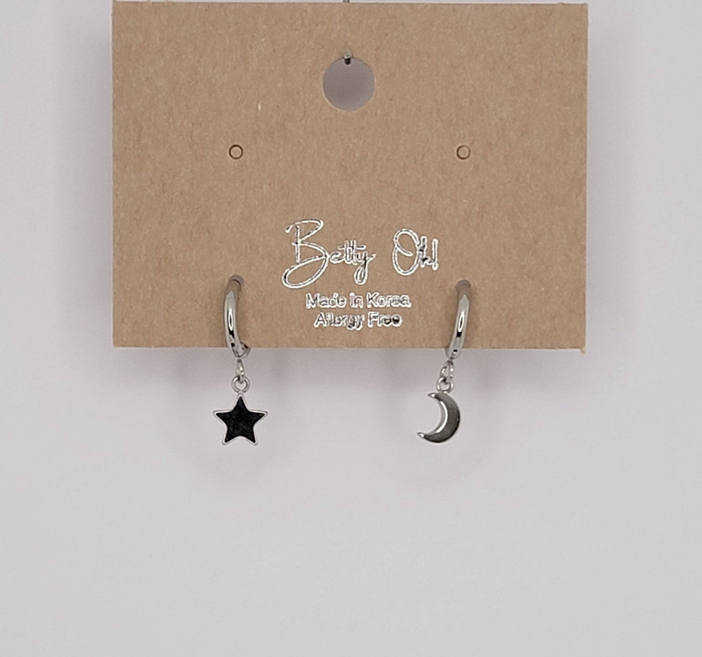 MINI STAR AND MOON HUGGIE HOOP SS EARRINGS.: GOLD