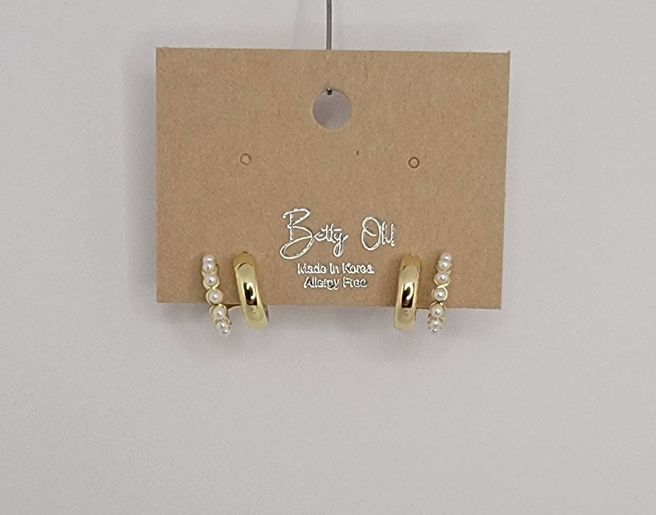 SMALL DOUBLE LAYRED HOOP EARRINGS.: IVORY