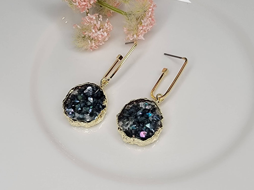 DANGLE EARRINGS.