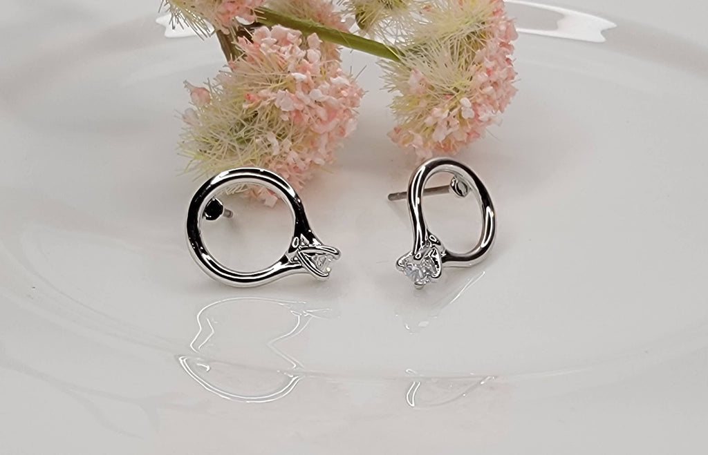 WEDDING RING POST EARRINGS.: Silver