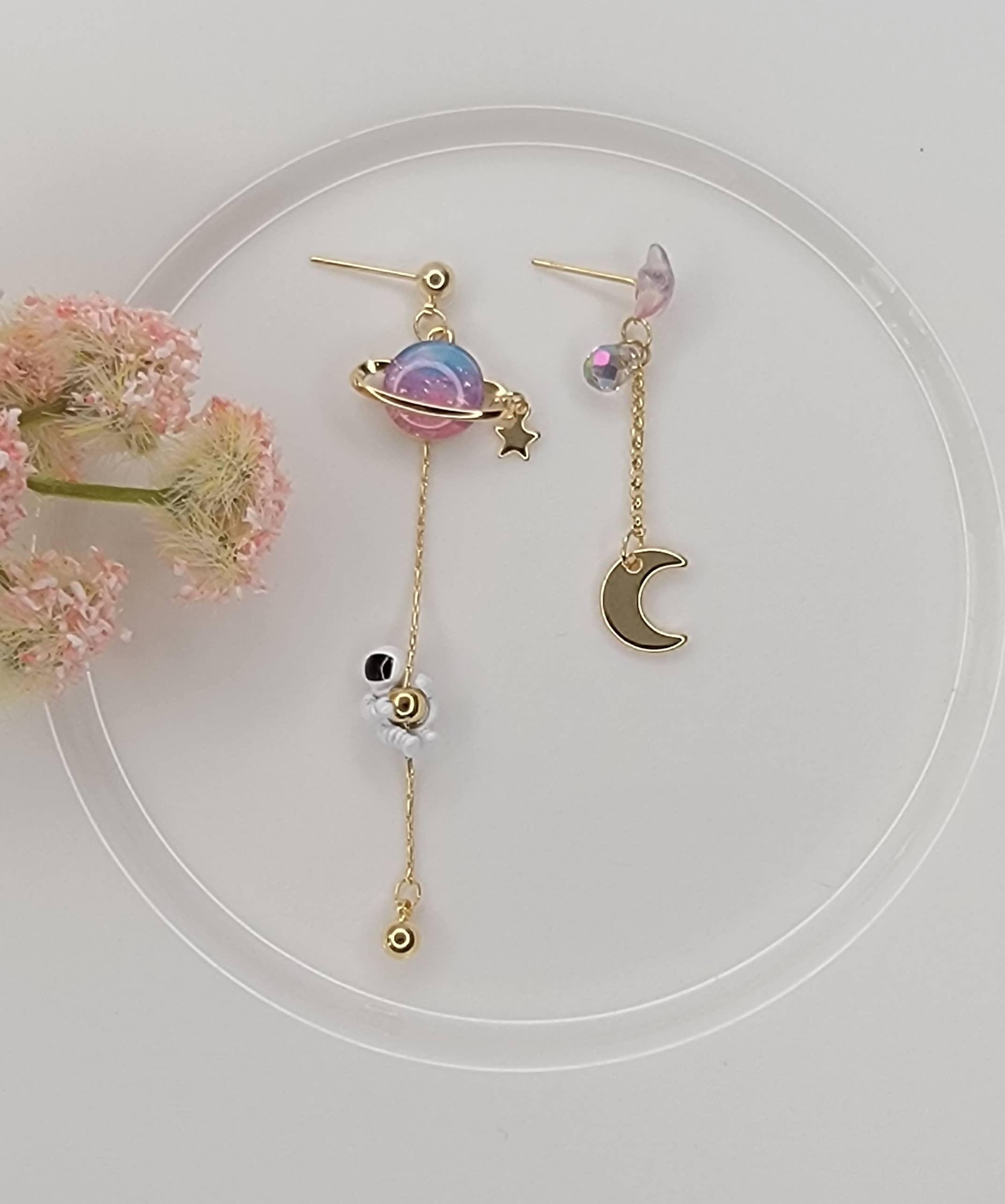 ASTRONAUT EARTH MOON AND STAR UNBALANCED DANGLE EARRINGS.: Pink