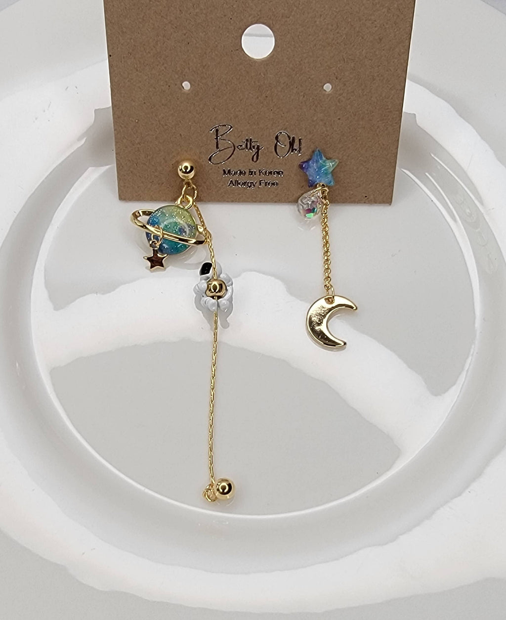 ASTRONAUT EARTH MOON AND STAR UNBALANCED DANGLE EARRINGS.: Pink