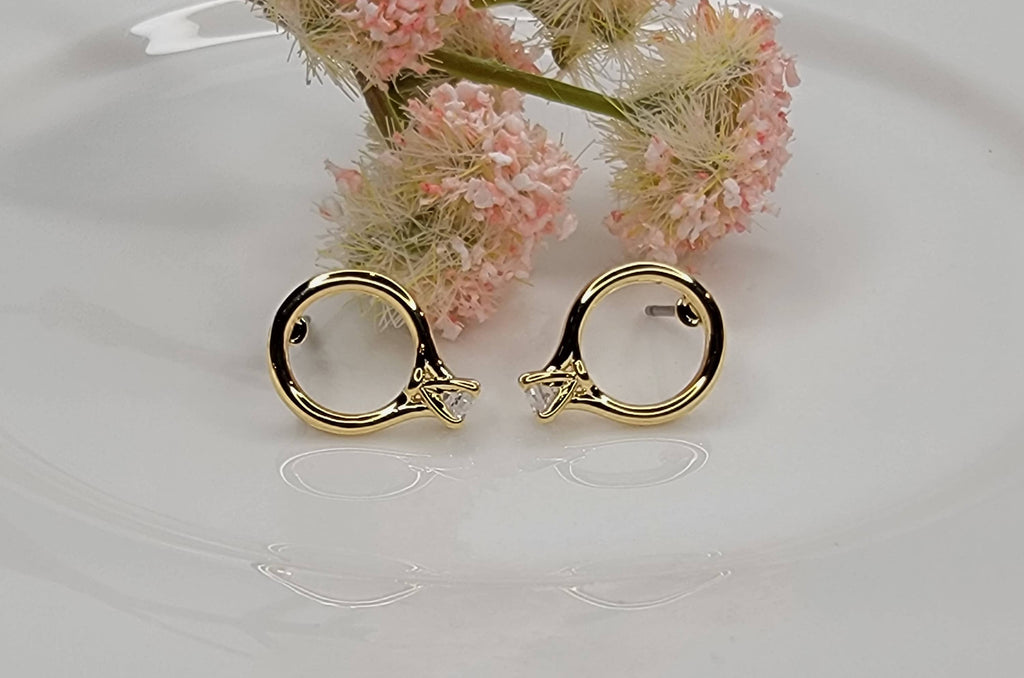 WEDDING RING POST EARRINGS.: Silver