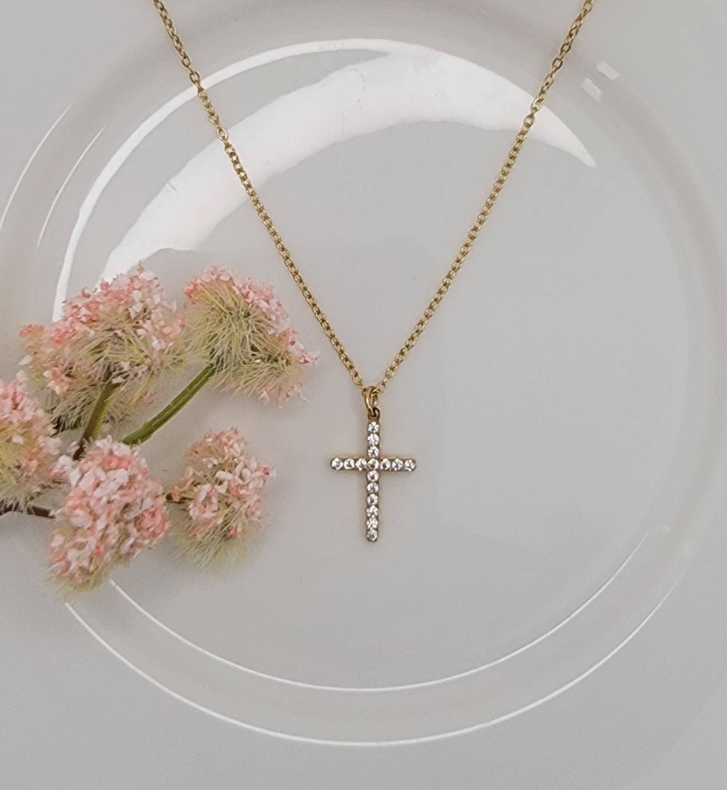 CROSS PENDANT WATERPROOF SS NECKLACE.: GOLD