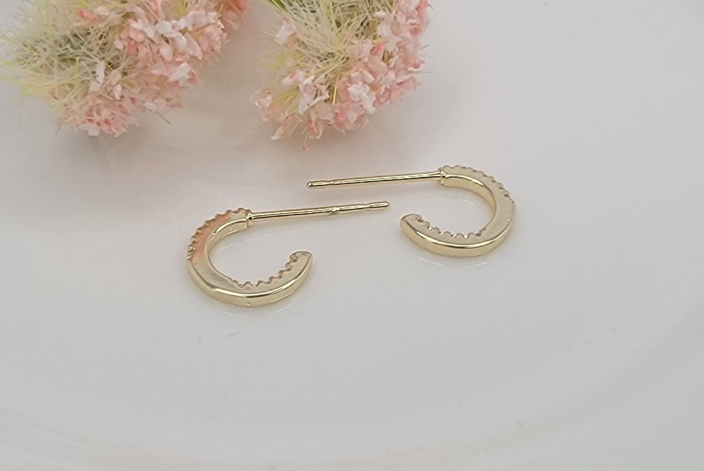 MINI HOOP TARNISH FREE EARRINGS.: GOLD