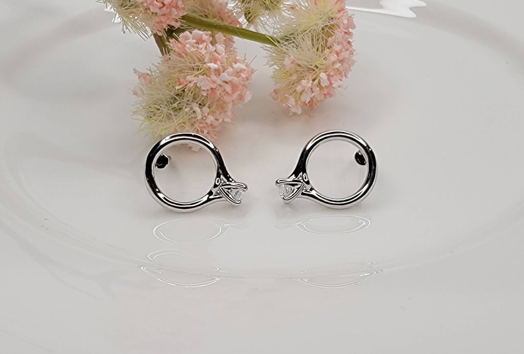 WEDDING RING POST EARRINGS.: GOLD