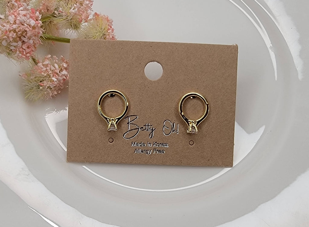 WEDDING RING POST EARRINGS.: GOLD