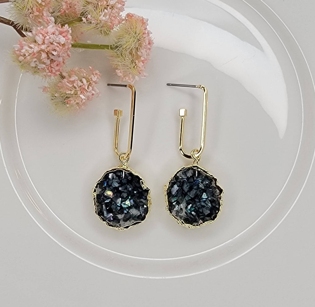 DANGLE EARRINGS.