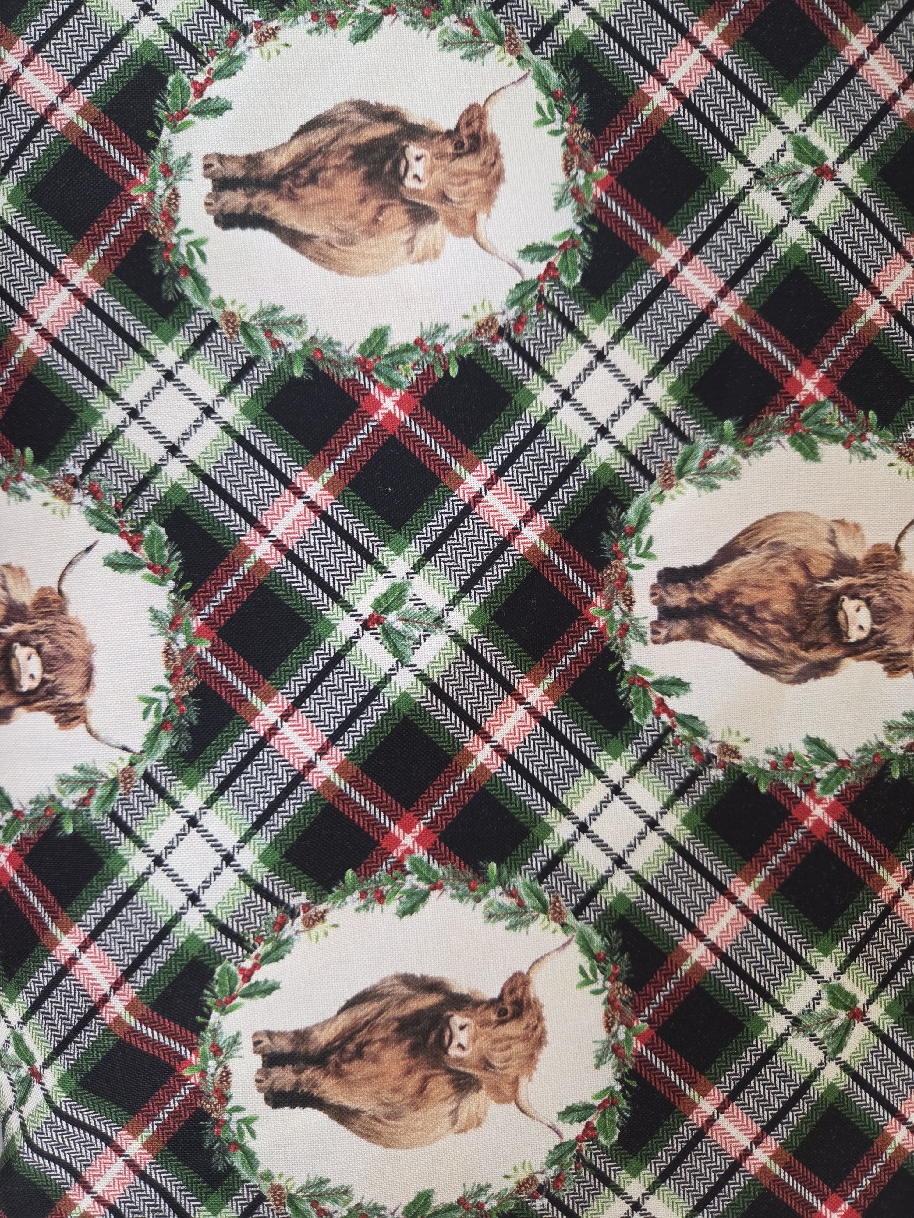 Highland Heart – Woodland Wreath Black Multi