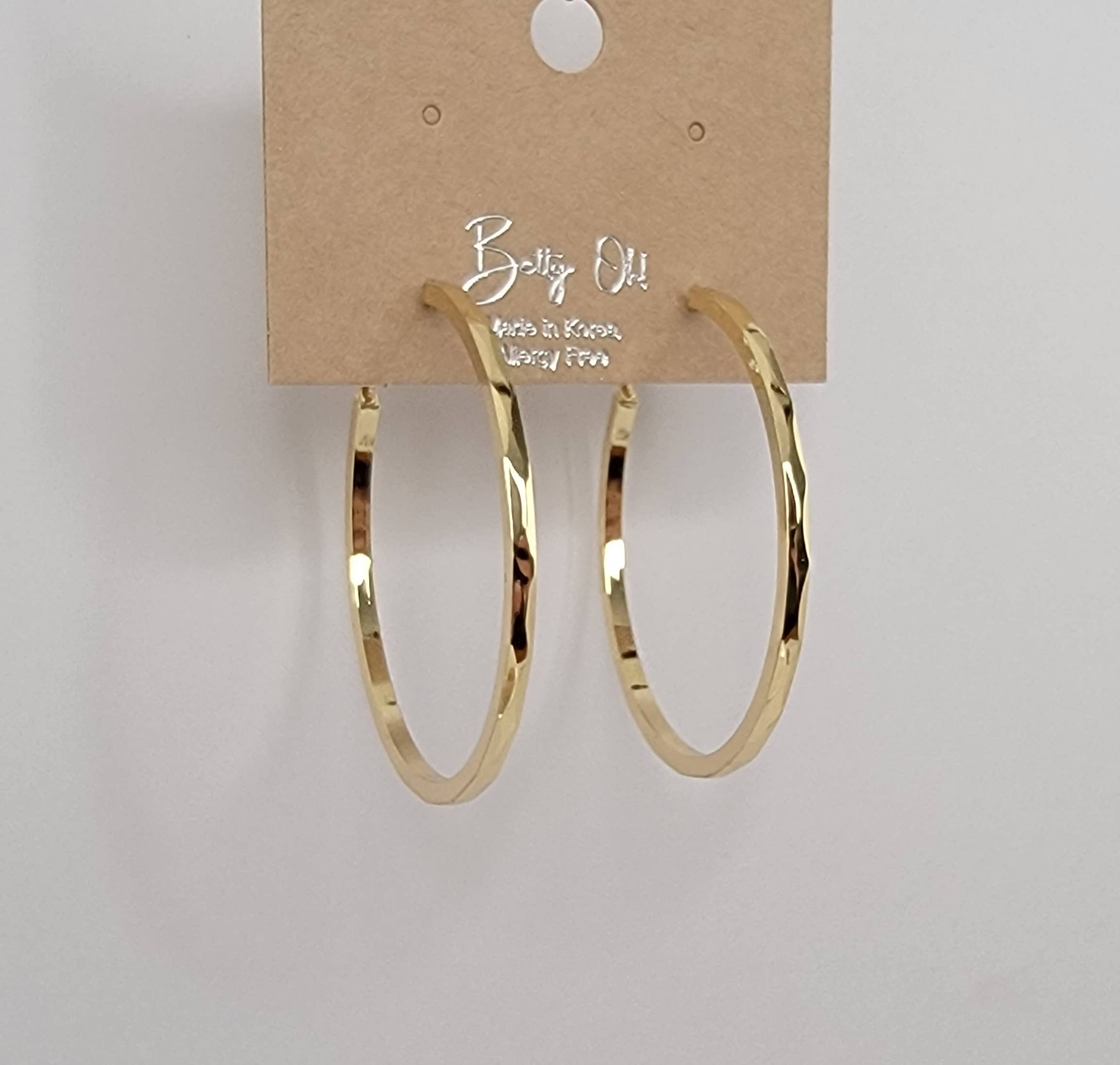 HOOP TARNISH FREE EARRINGS.: GOLD