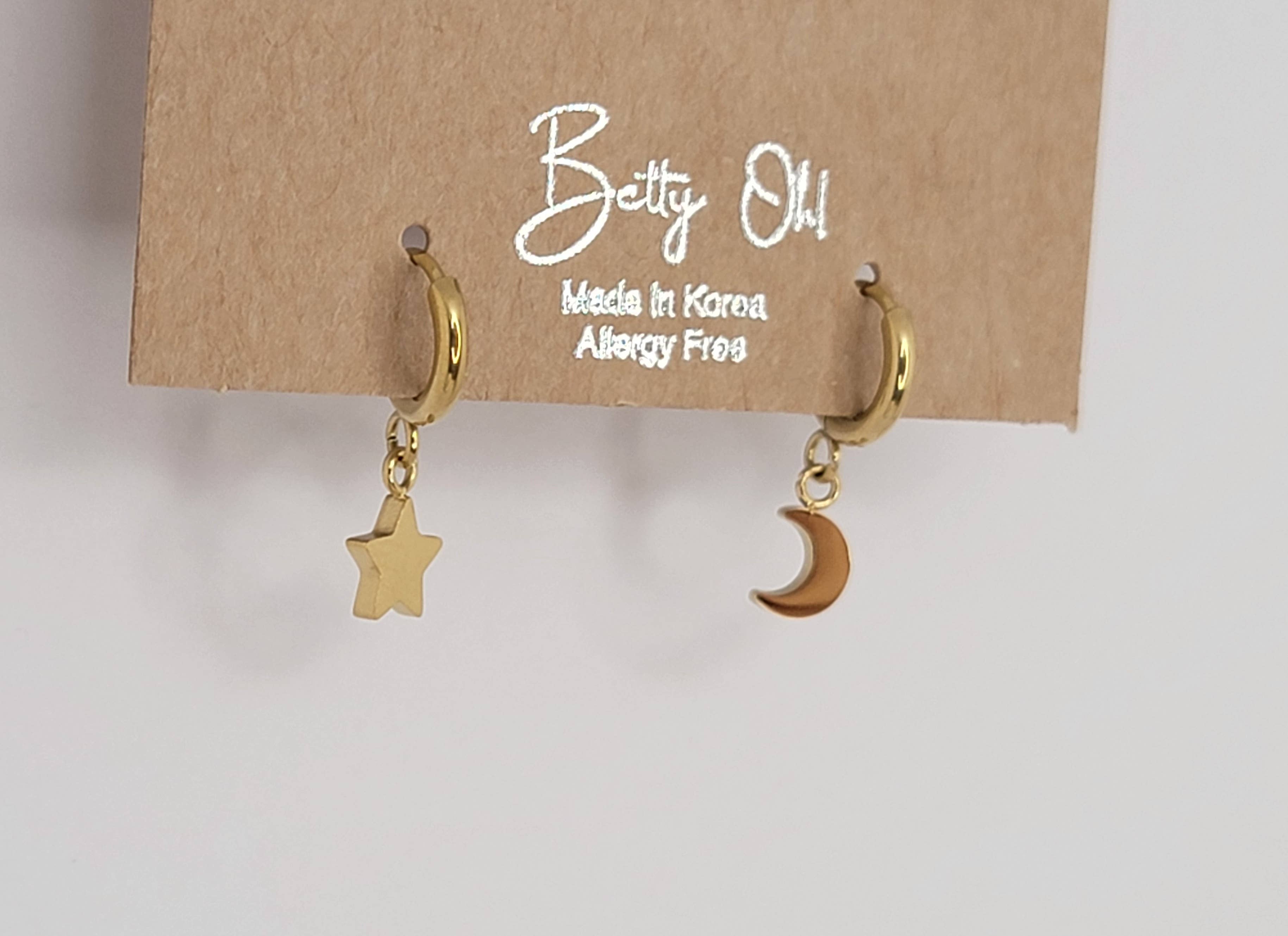 MINI STAR AND MOON HUGGIE HOOP SS EARRINGS.: GOLD