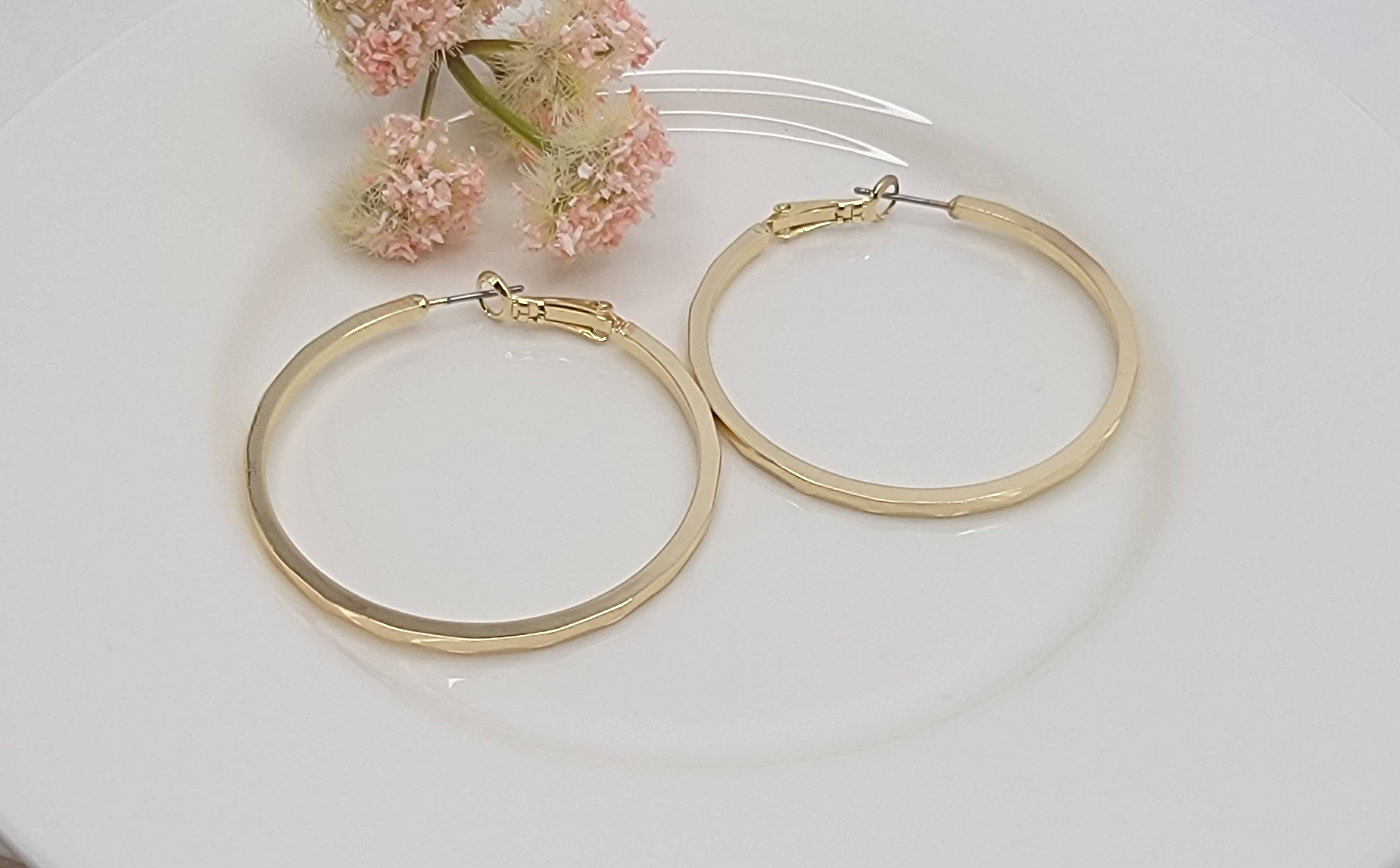 HOOP TARNISH FREE EARRINGS.: GOLD