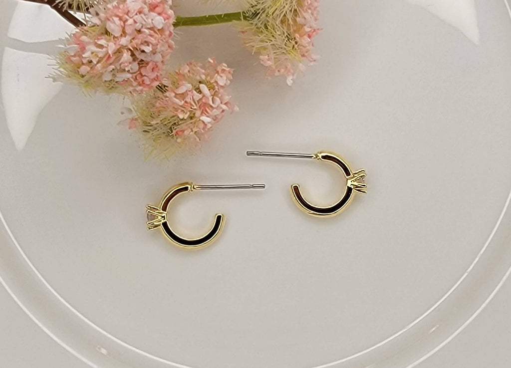 WEDDING RING STYLE MINI HOOP.
