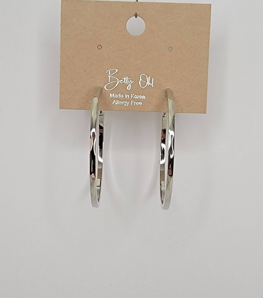 HOOP TARNISH FREE EARRINGS.: GOLD