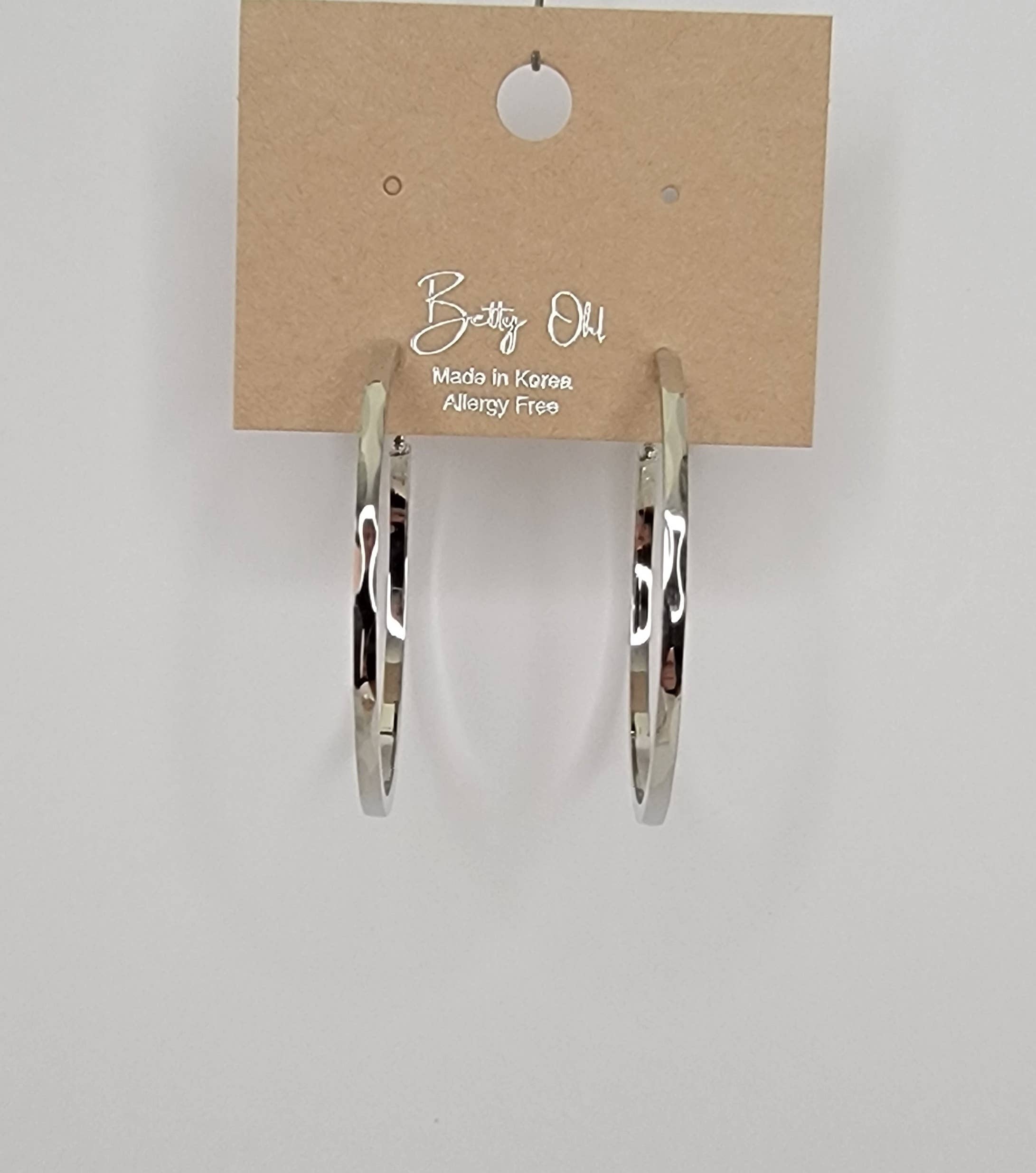 HOOP TARNISH FREE EARRINGS.: GOLD