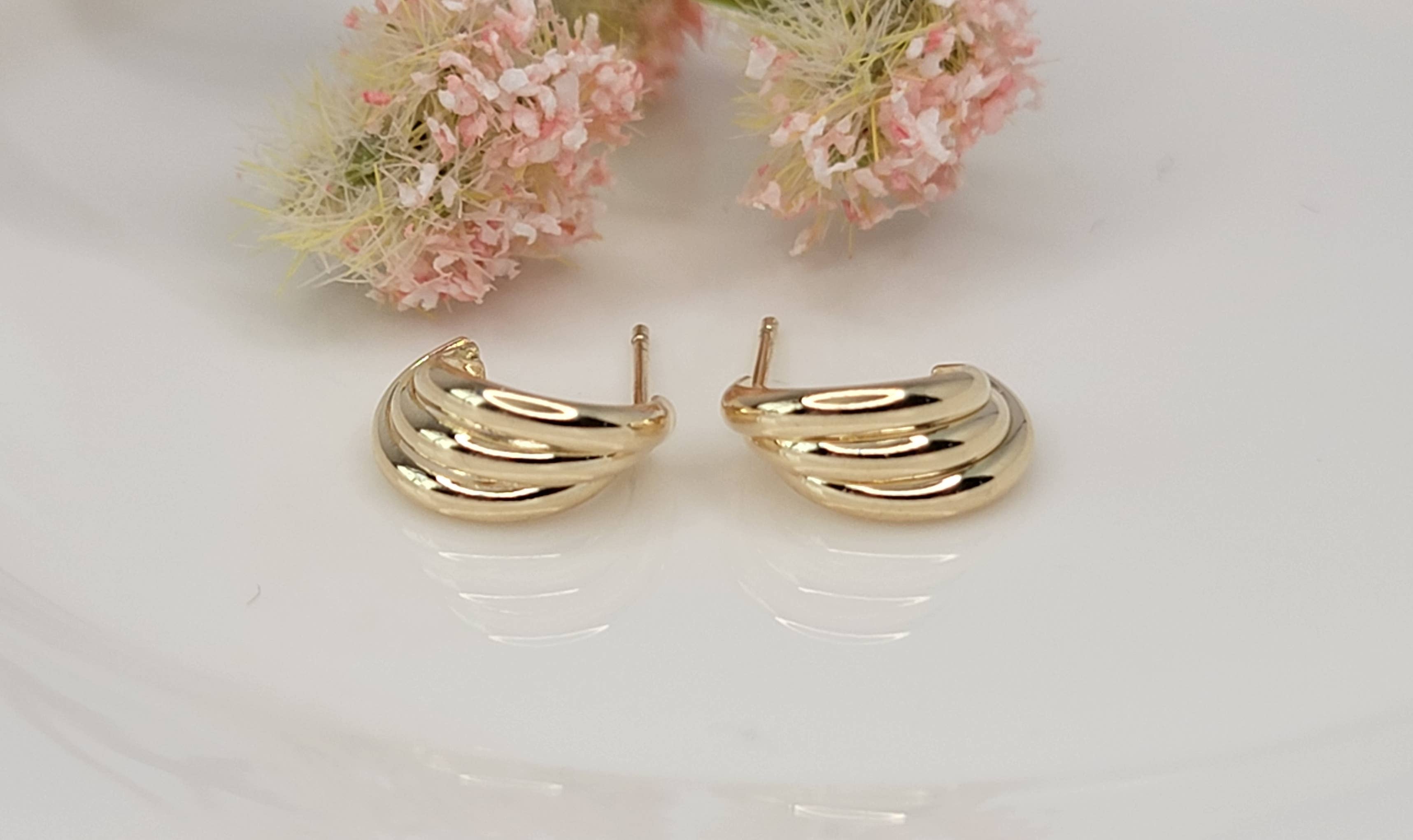 TRIPLE HOOP STUD EARRINGS.