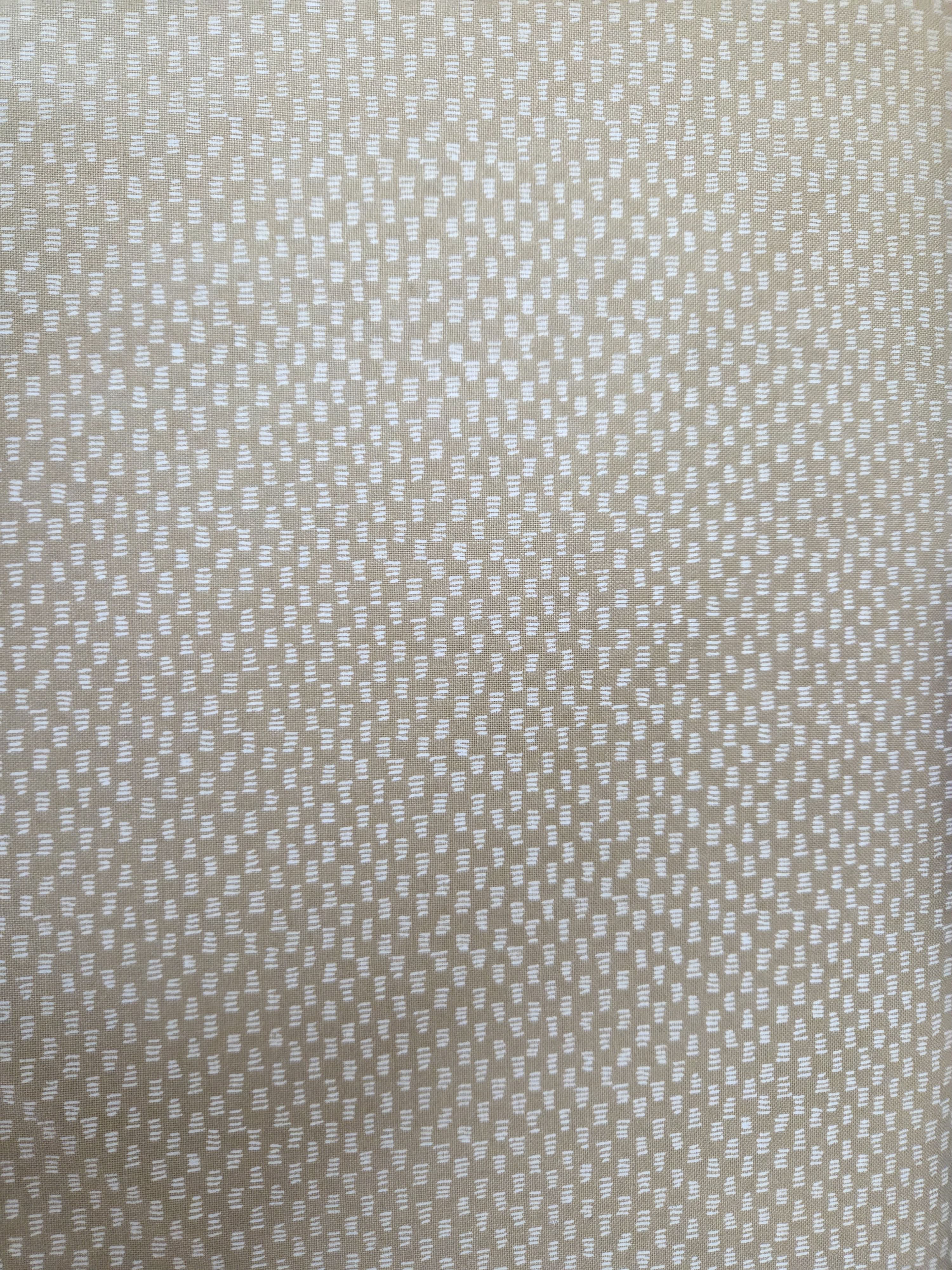 Lucky – Warm Tan Dots
