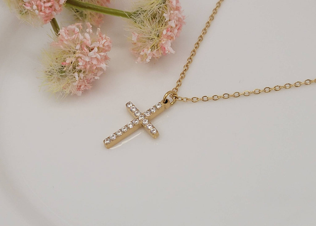 CROSS PENDANT WATERPROOF SS NECKLACE.: GOLD