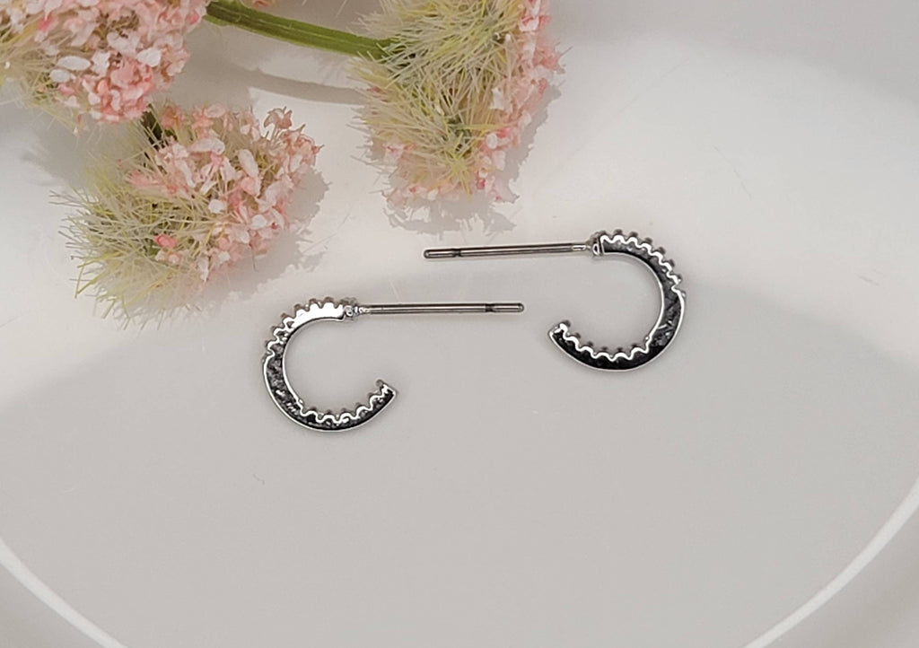 MINI HOOP TARNISH FREE EARRINGS.: GOLD