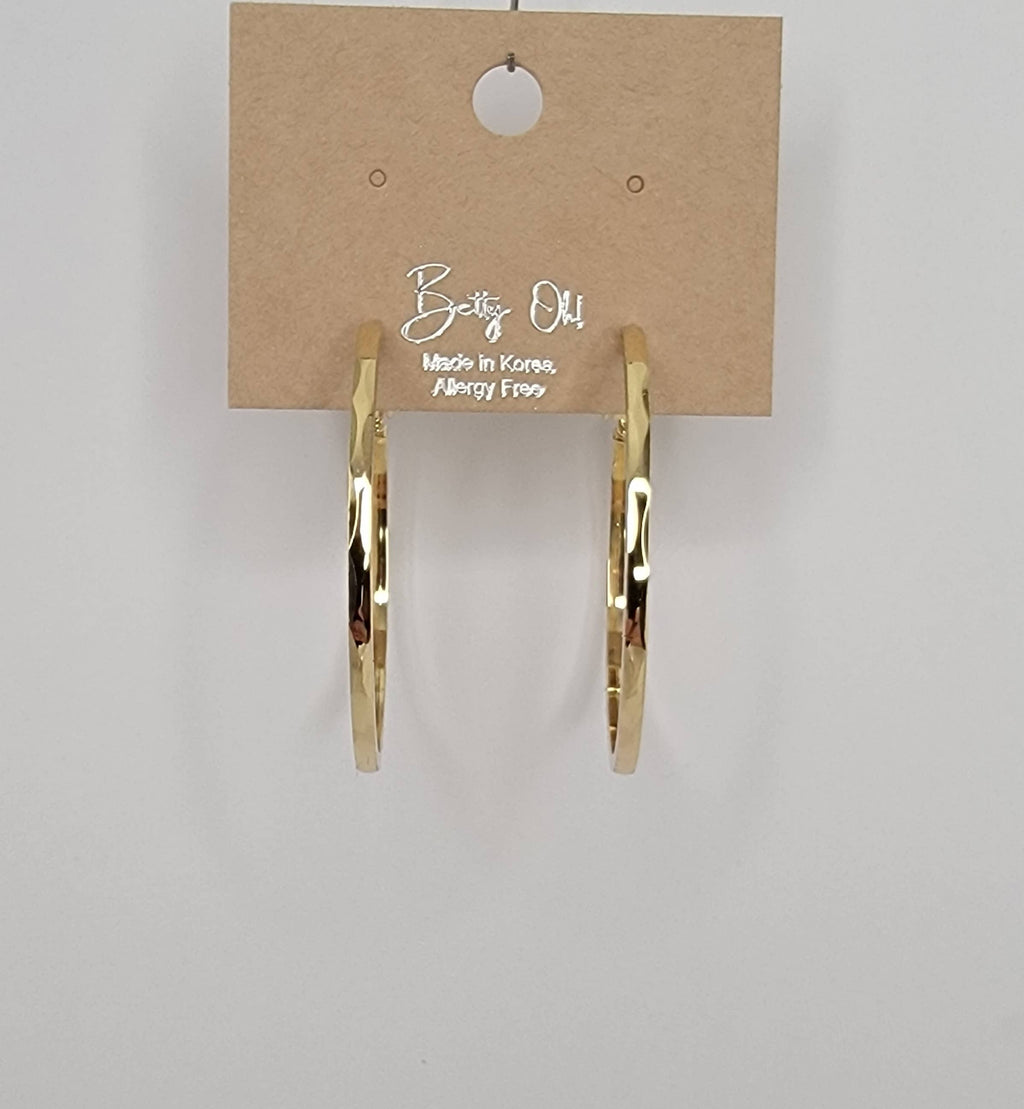 HOOP TARNISH FREE EARRINGS.: GOLD