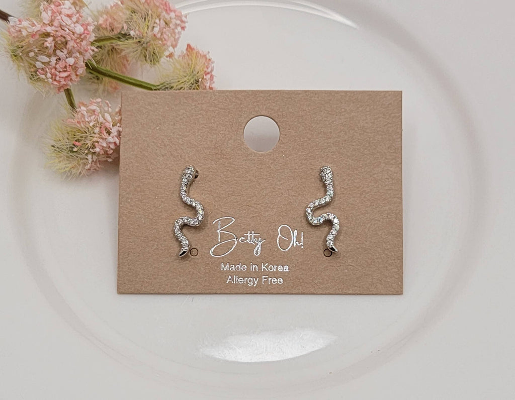 CZ SNAKE TARNISH FREE EAR CRAWLER.: Silver