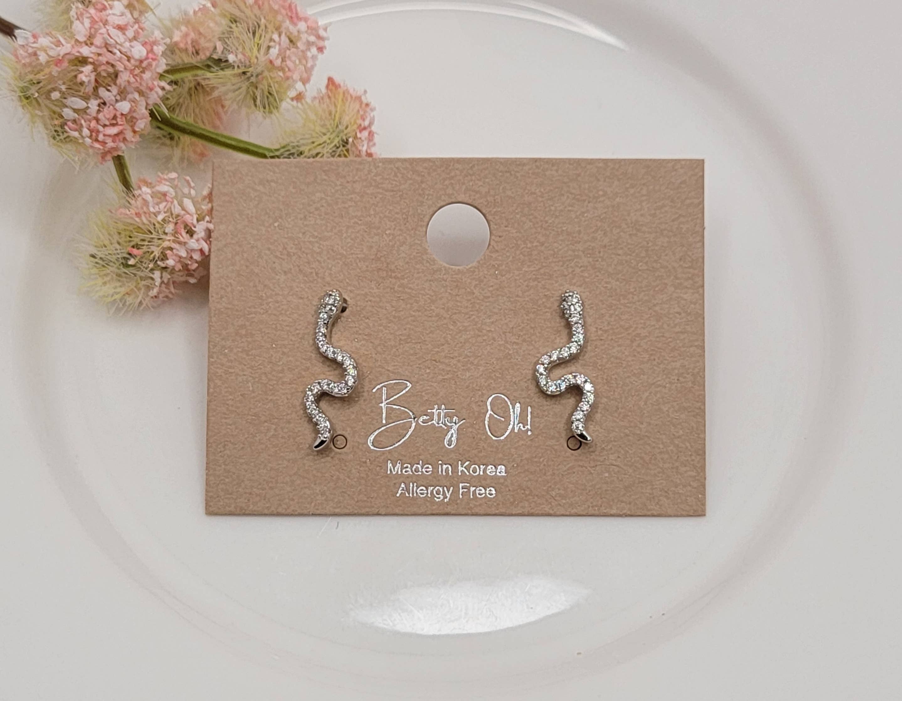 CZ SNAKE TARNISH FREE EAR CRAWLER.: Silver