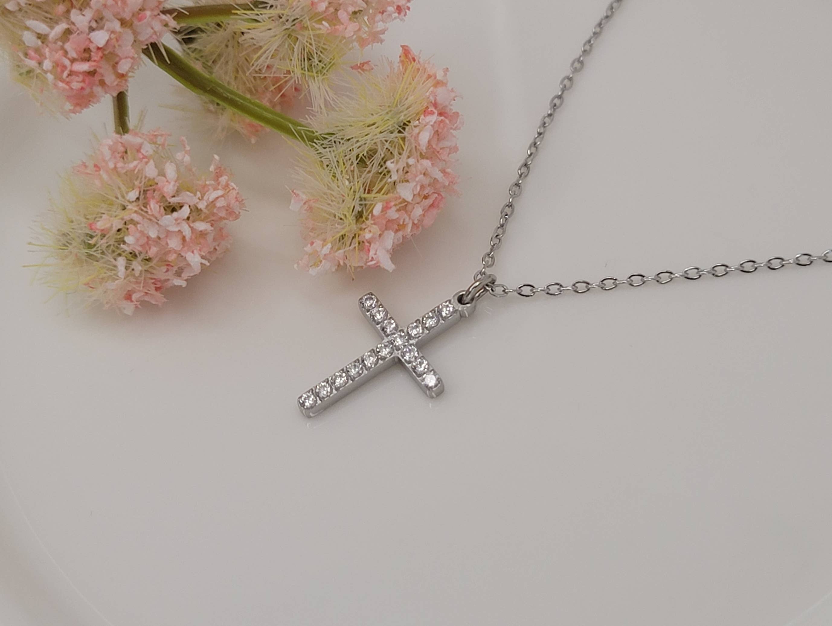 CROSS PENDANT WATERPROOF SS NECKLACE.: GOLD