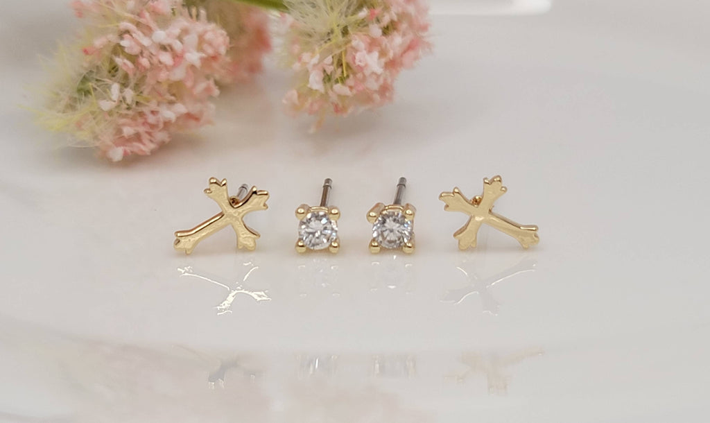 CROSS CZ SET EARRINGS.: GOLD