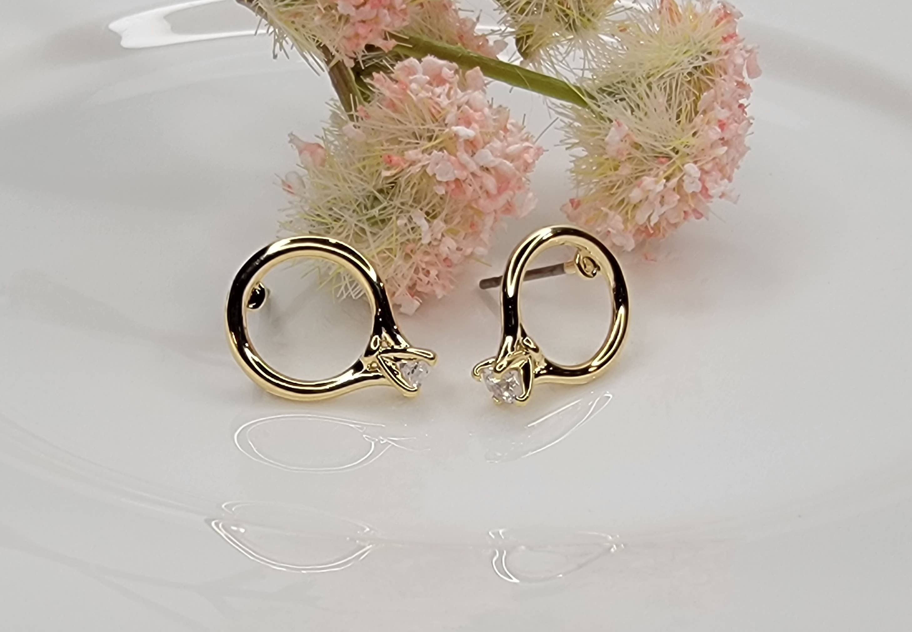WEDDING RING POST EARRINGS.: Silver