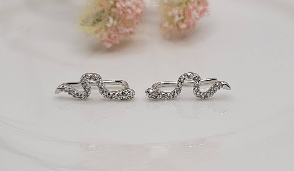 CZ SNAKE TARNISH FREE EAR CRAWLER.: Silver