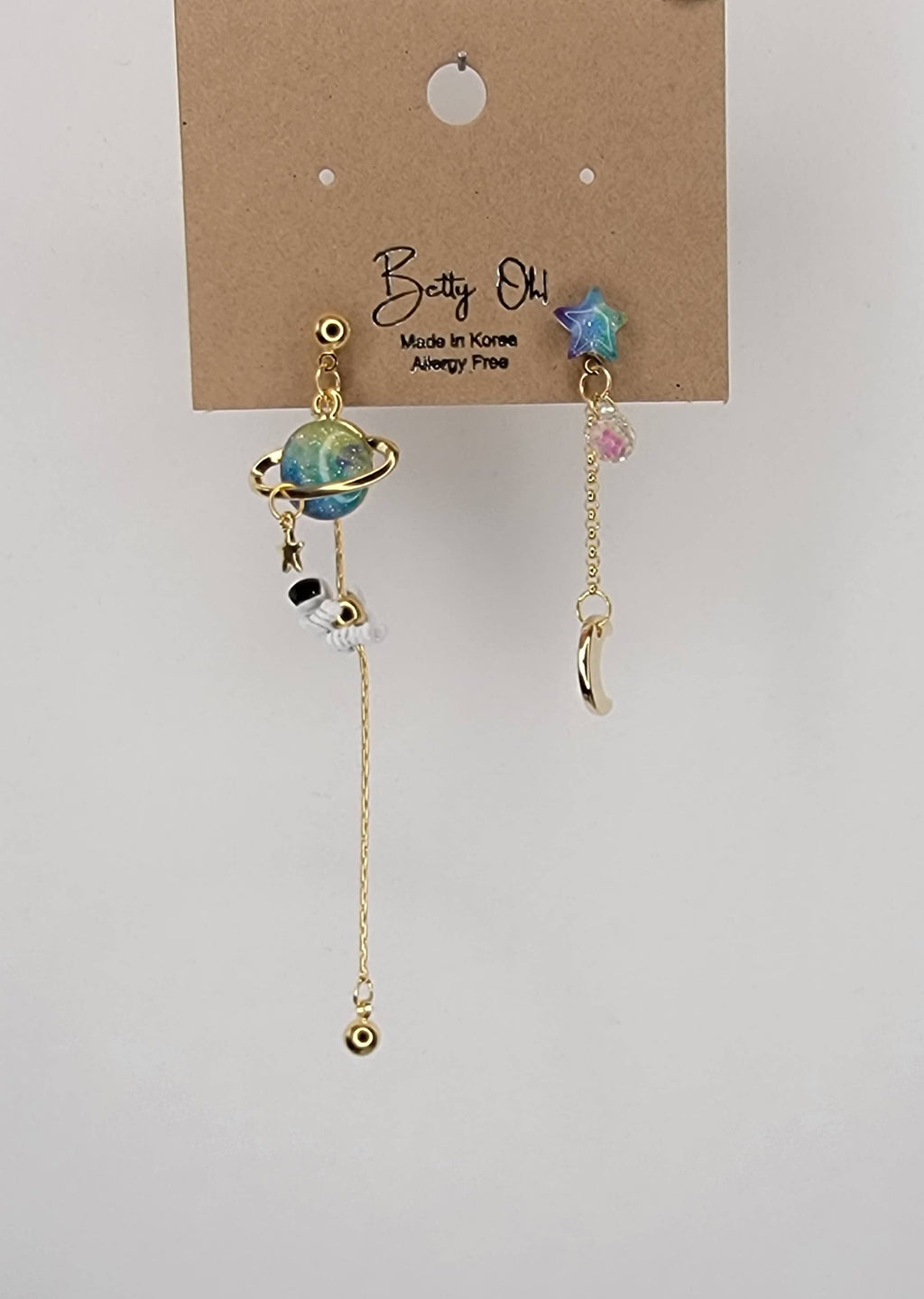 ASTRONAUT EARTH MOON AND STAR UNBALANCED DANGLE EARRINGS.: Pink