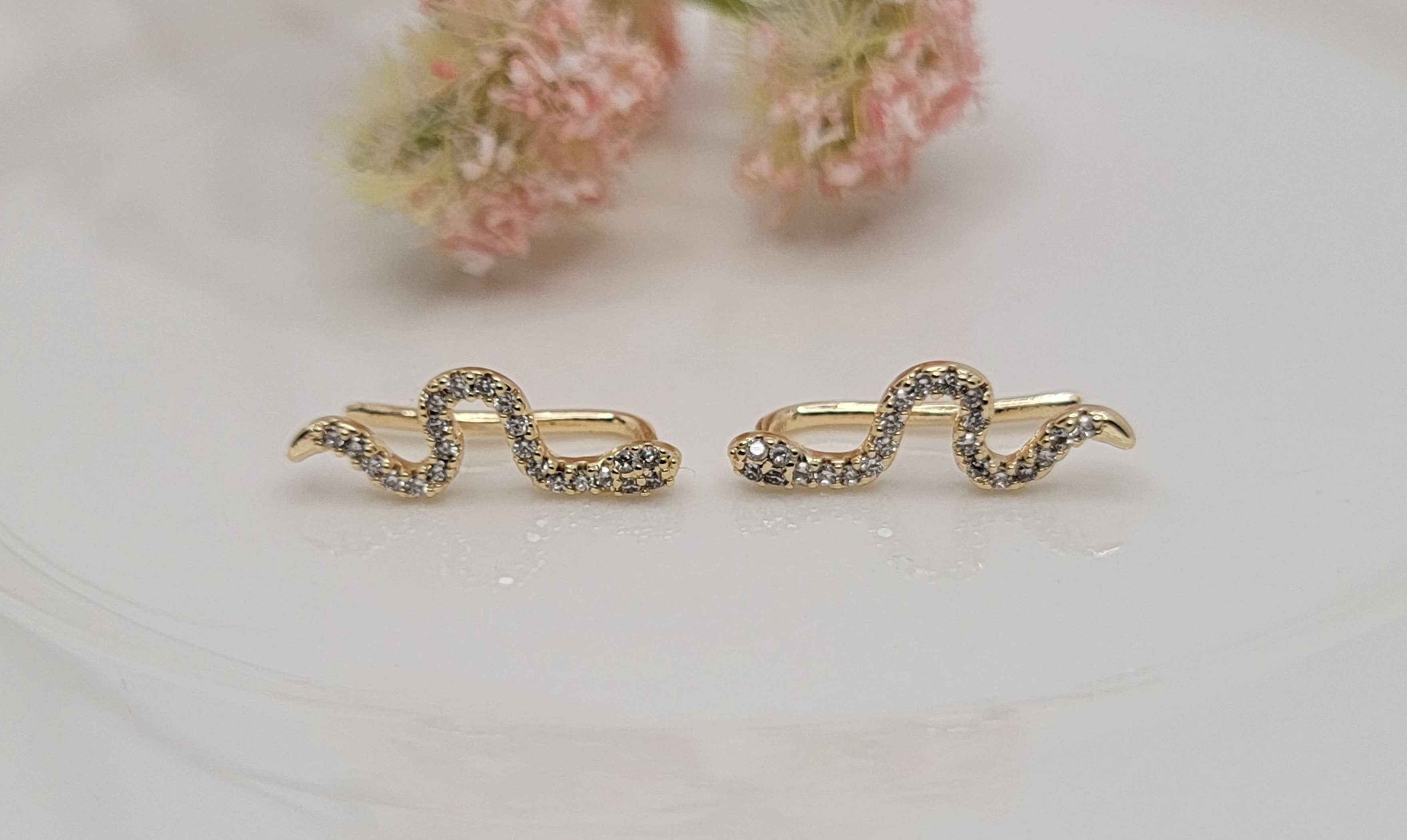 CZ SNAKE TARNISH FREE EAR CRAWLER.: Silver