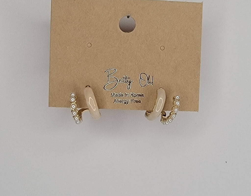 SMALL DOUBLE LAYRED HOOP EARRINGS.: IVORY
