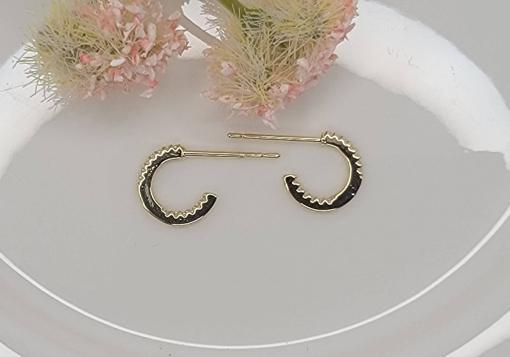 MINI HOOP TARNISH FREE EARRINGS.: GOLD