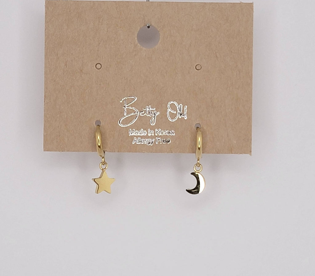 MINI STAR AND MOON HUGGIE HOOP SS EARRINGS.: GOLD