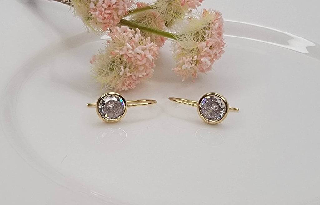 CZ EARRINGS.: Silver