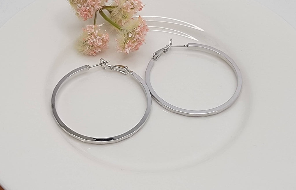 HOOP TARNISH FREE EARRINGS.: GOLD