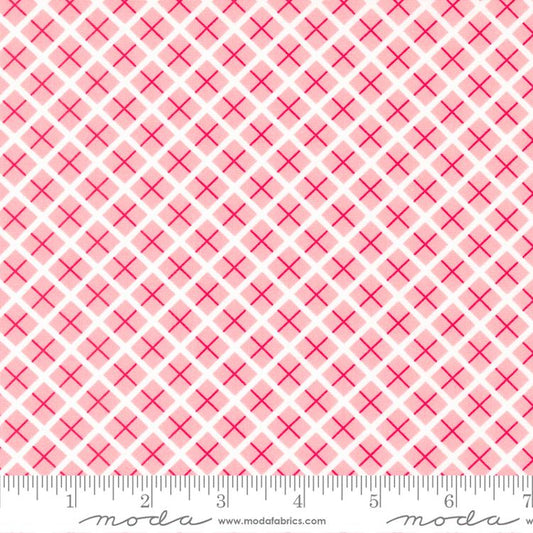 Berry Basket for Moda Fabric by April Rosethal Strawberry Criss Cross Print 24155 13